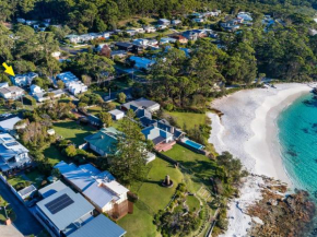 THE GREEN WHALER Hyams Beach 4pm Check Out Sundays except Peak season